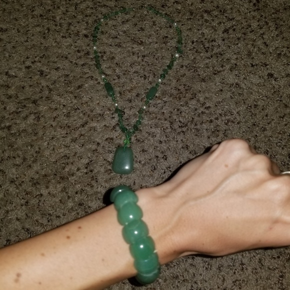 Green stone necklace/bracelet set - Picture 2 of 3